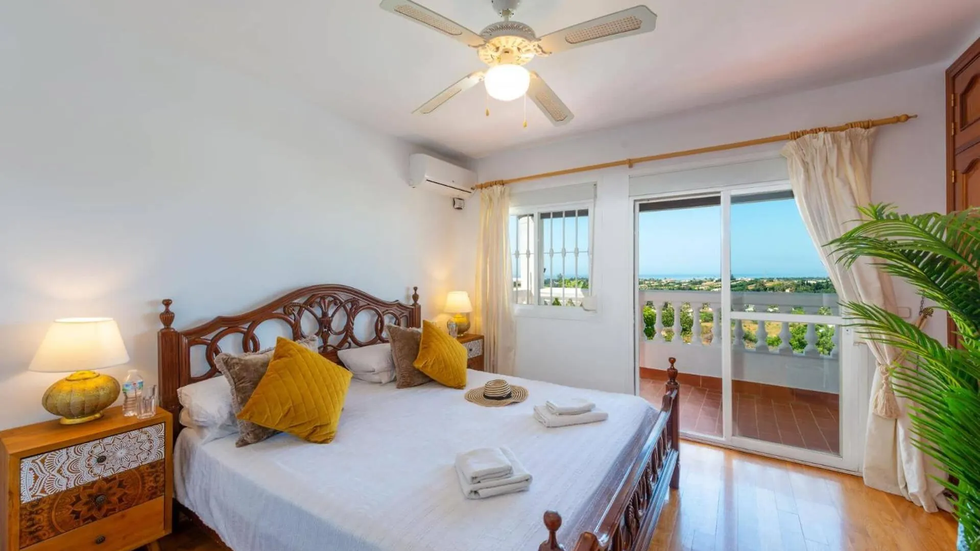 Villa Holivista By Villa Plus Estepona 0*,  İspanya